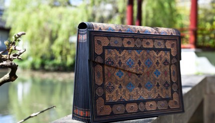 shiraz accordion box paperblanks