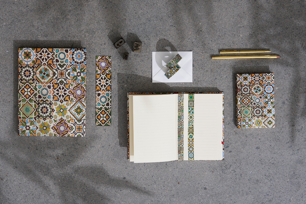 Contents of Design and Create Portuguese Ceramic Tiles (Gazete