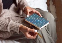 10 Gratitude Journalling Prompts We’re Loving Right Now