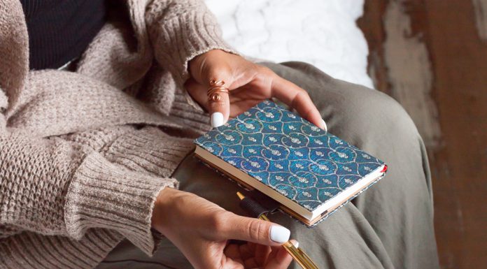 10 Gratitude Journalling Prompts We’re Loving Right Now