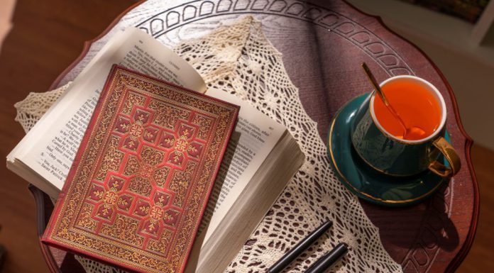 Explore the Archives of Shakespeare’s Library with Our War of the Roses Design!