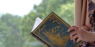 Discover Giacomelli’s World with Our Les Papillons Design!